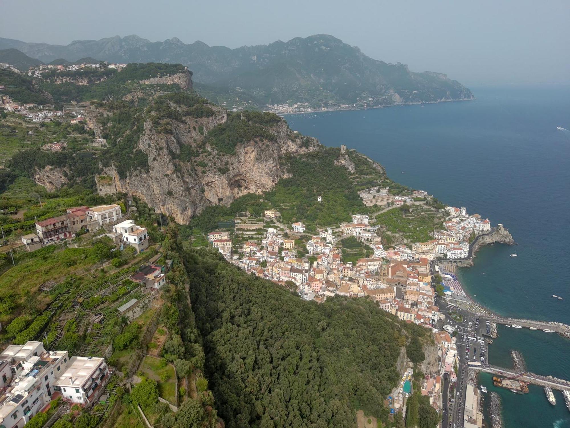 La Lucciola Apartment Amalfi Luaran gambar